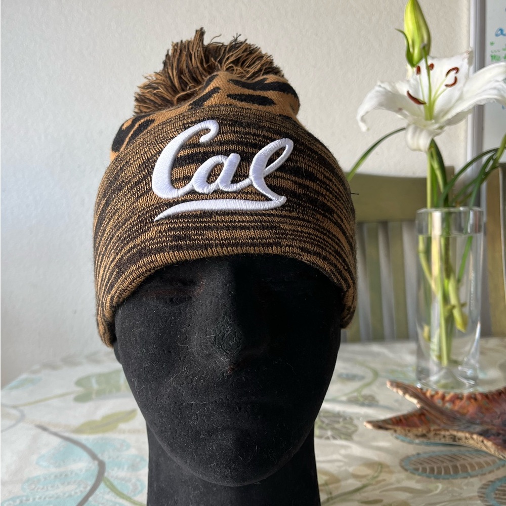 CAL Berkeley animal print with pom pom women’s beanie. EUC